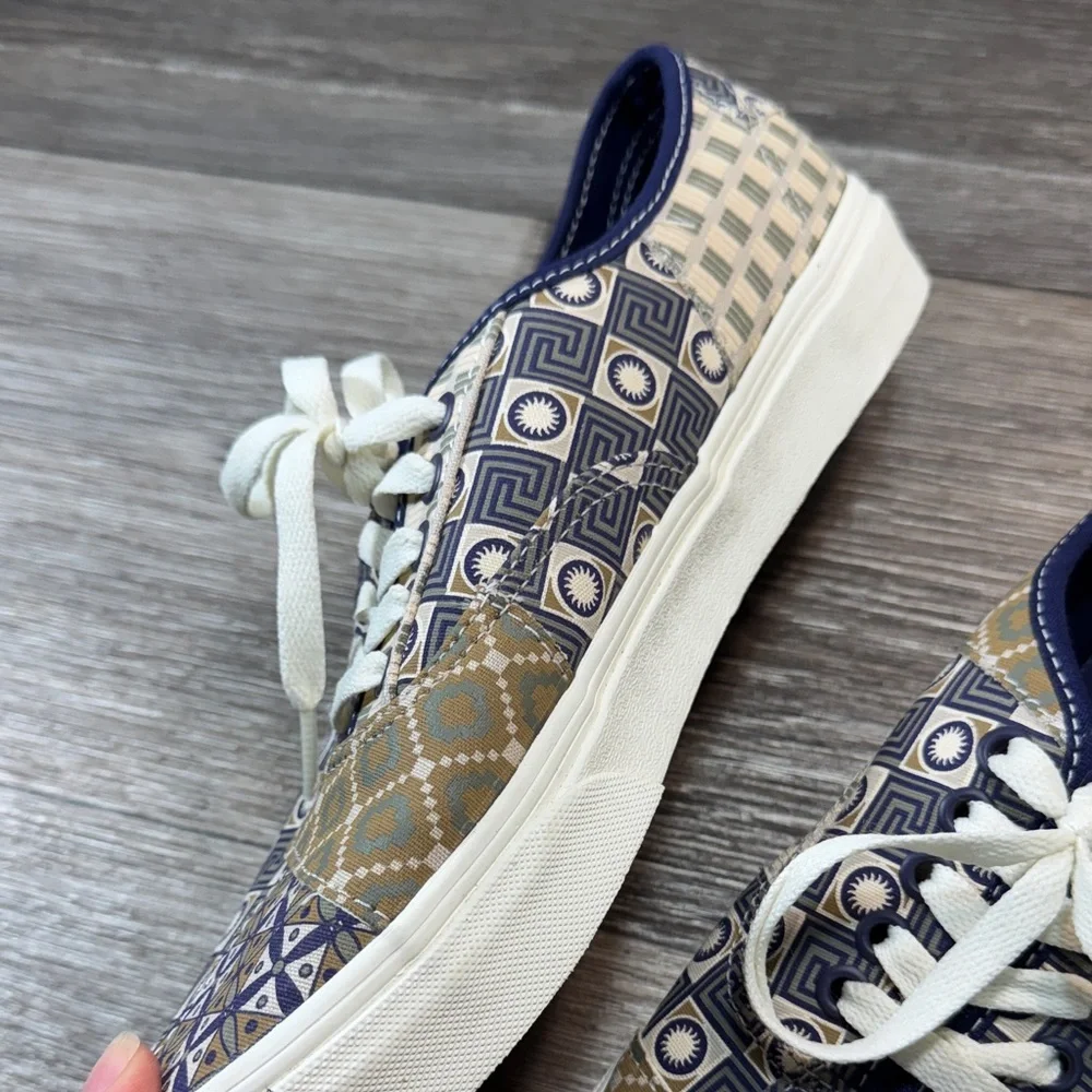 Vans Blue and tan Patterned Sneakers men’s 8.5 (s51)